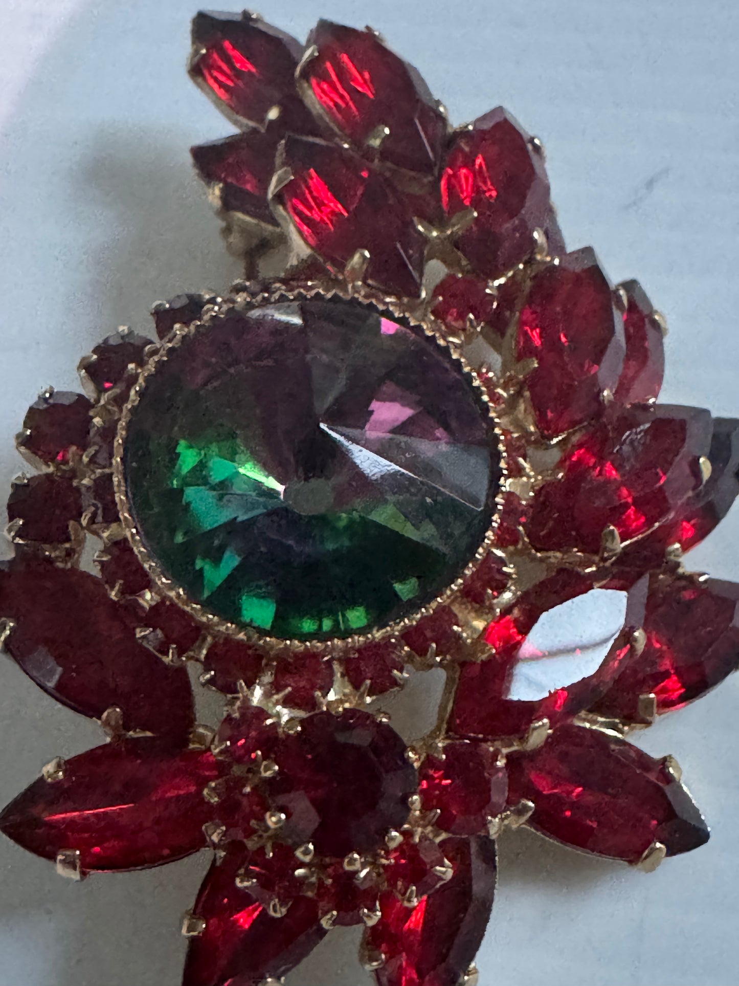 Beautiful Delizza & Elster rare, red rhinestone brooch with watermelon centerstone