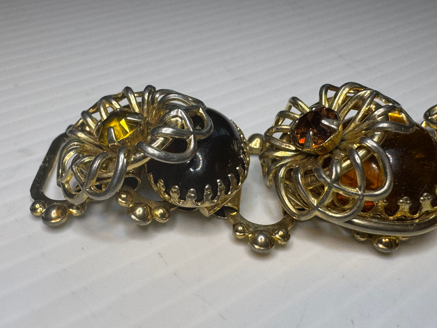 Beautiful 1940s 3-D cabochon and flower gold tone bracelet with amber colored rhinestones