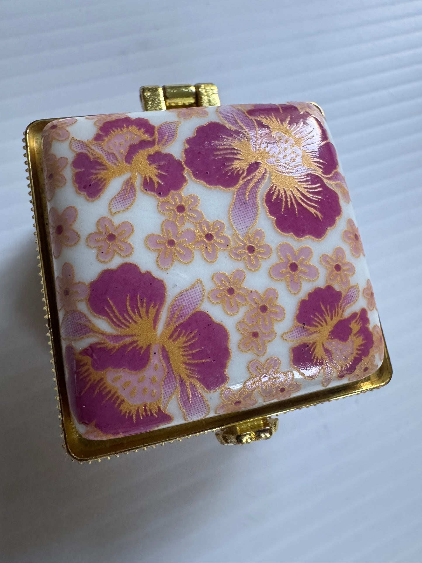 Vintage mini ceramic trinket box in pink