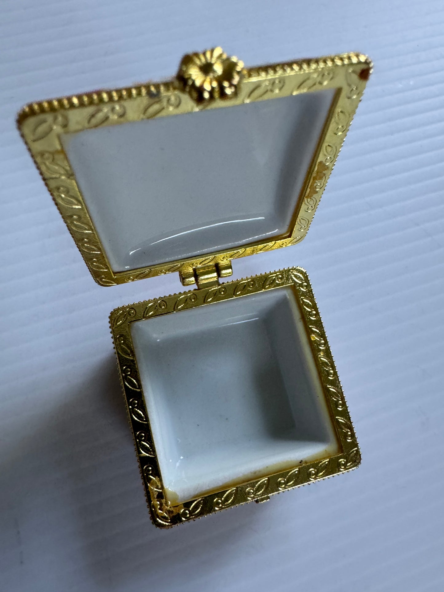 Vintage mini ceramic trinket box in pink