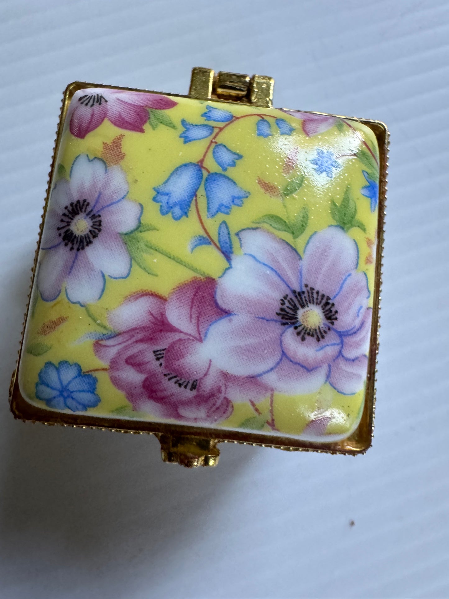 Vintage mini ceramic trinket box in yellow