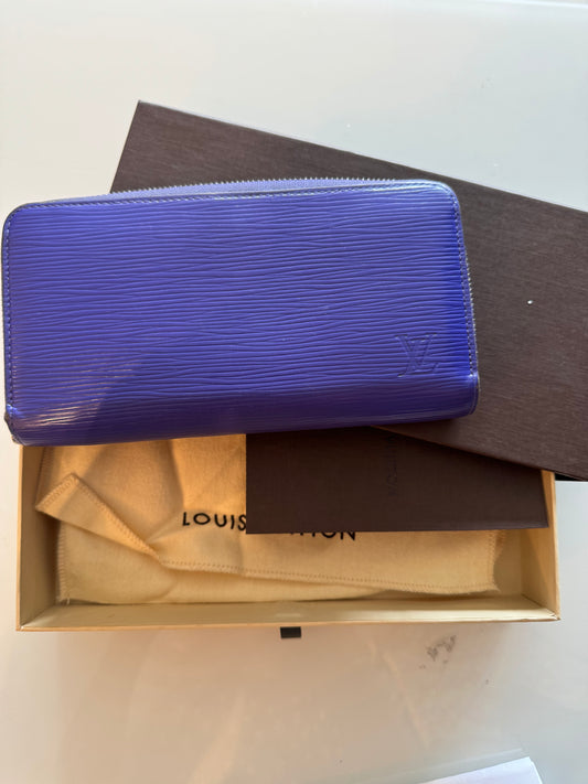 Louis Vuitton Zippy leather wallet in bluish purple in box with dust bag and original receipt from 2012