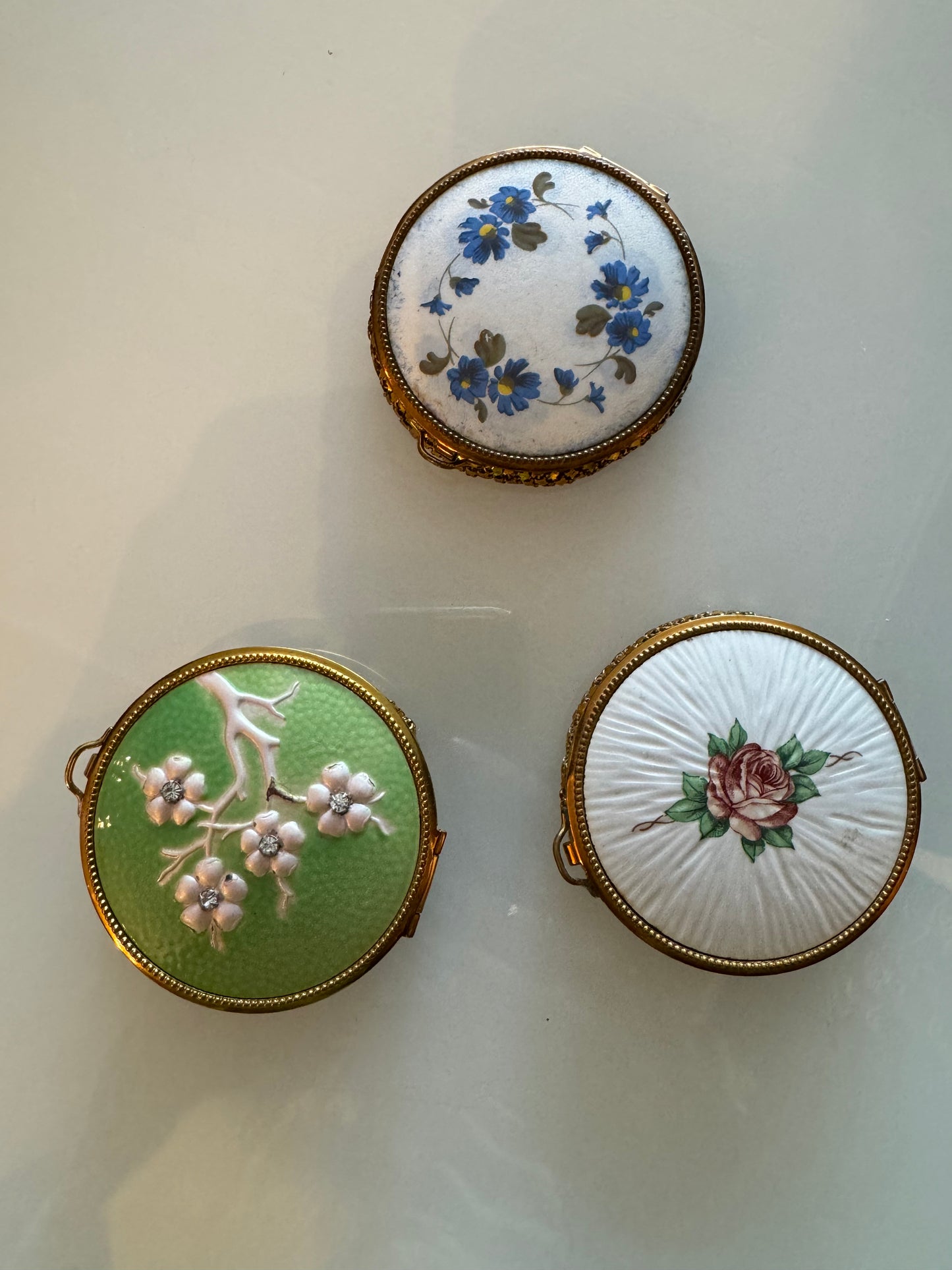 Vintage enamel and mesh power makeup compacts