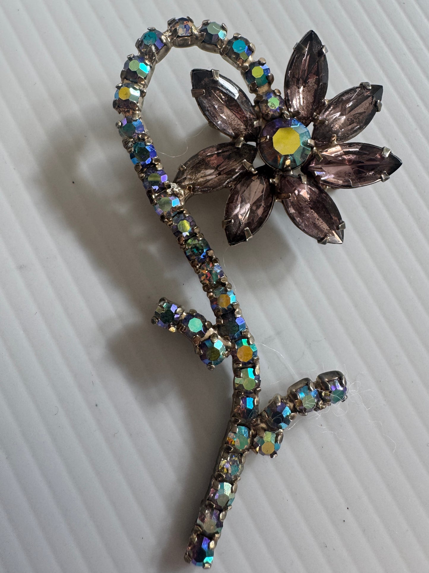 Stunning 1950s Juliana rhinestone flower brooch full of aurora borealis