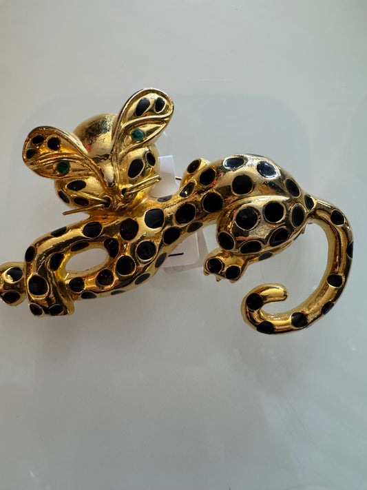 Jumbo leopard brooch in gold tone and black enamel with green rhinestone eyes from the 1980s