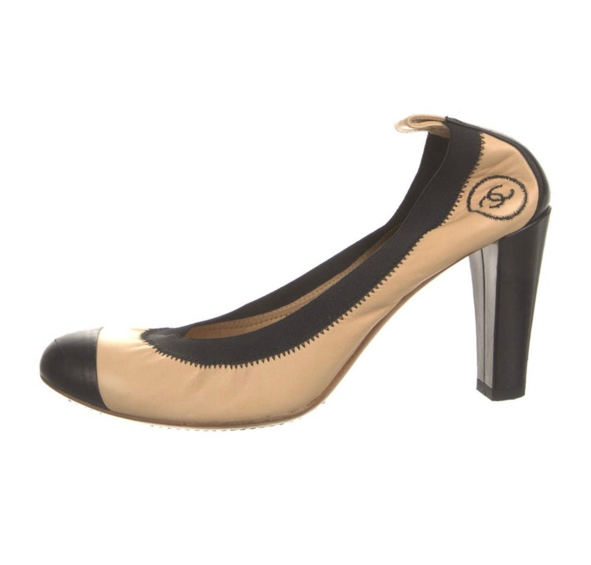 Chanel classic pump  interlocking CC LOGO 
Size : 38/ 8
Classic tan and black