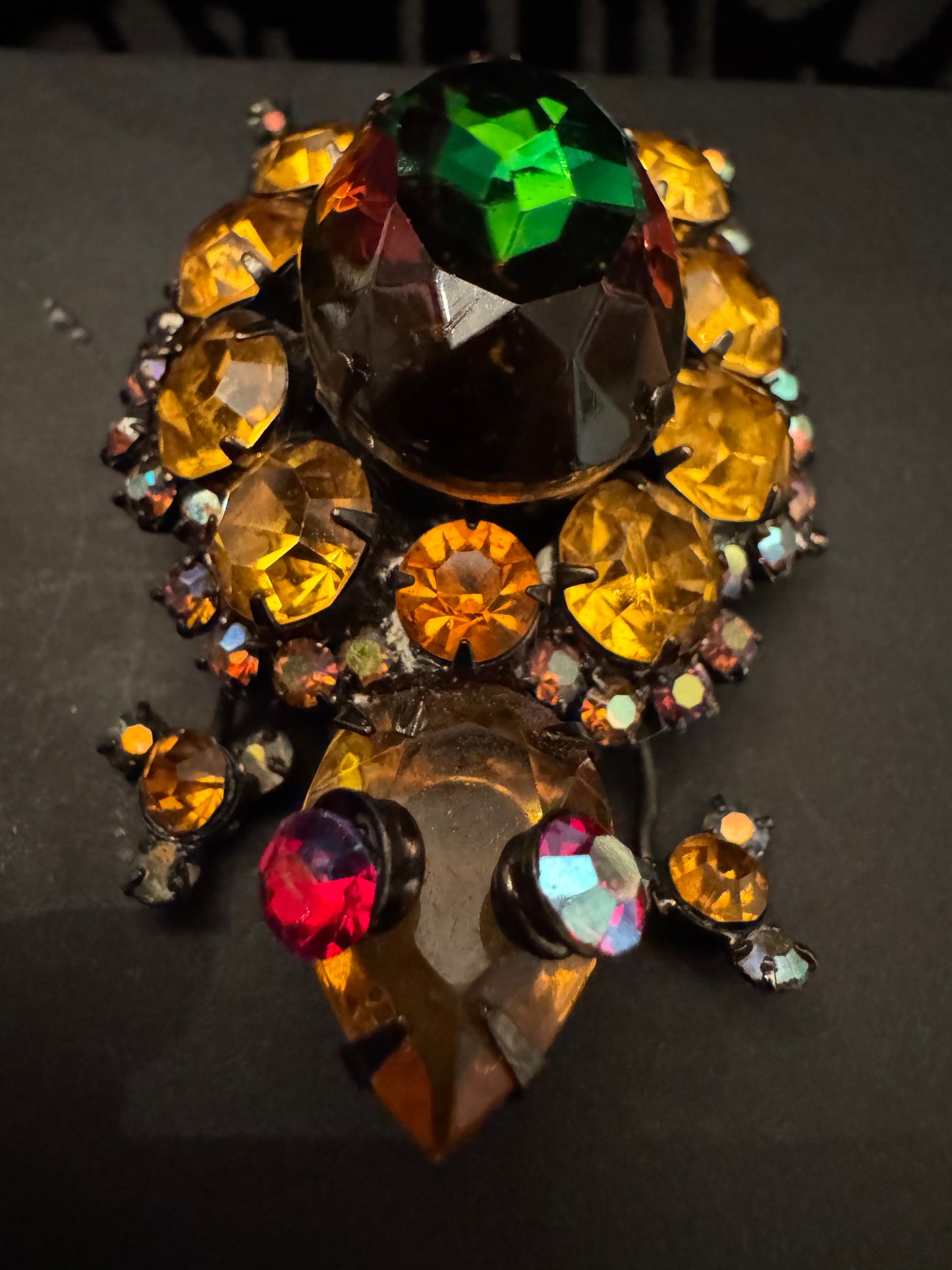 1950s is calling all turtle lovers! This gorgeous RARE Juliana book piece brooch is the perfect gift. It's even so much better in person if that's even possible. Wow!