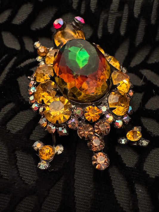 1950s is calling all turtle lovers! This gorgeous RARE Juliana book piece brooch is the perfect gift. It's even so much better in person if that's even possible. Wow!