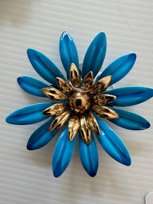 Vintage Sarah Coventry blue enamel brooch with gold tone center