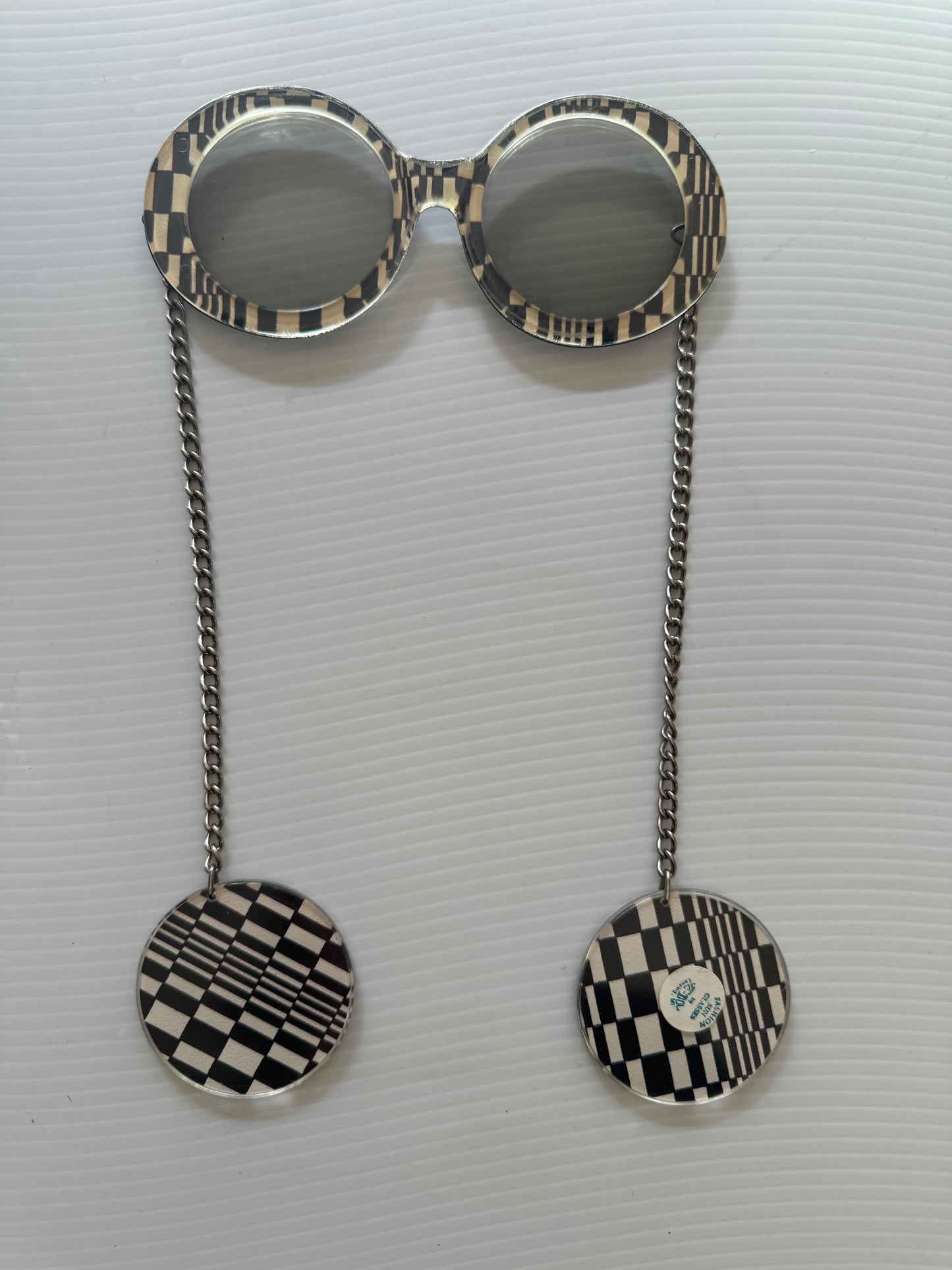 Vintage 1960s groovy earring sunglasses