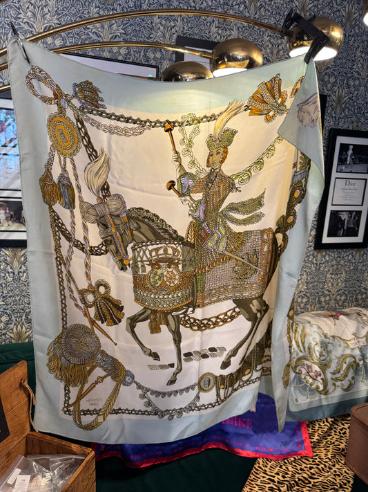 Beautiful vintage Hermès, Paris, silk scarf. Paris live