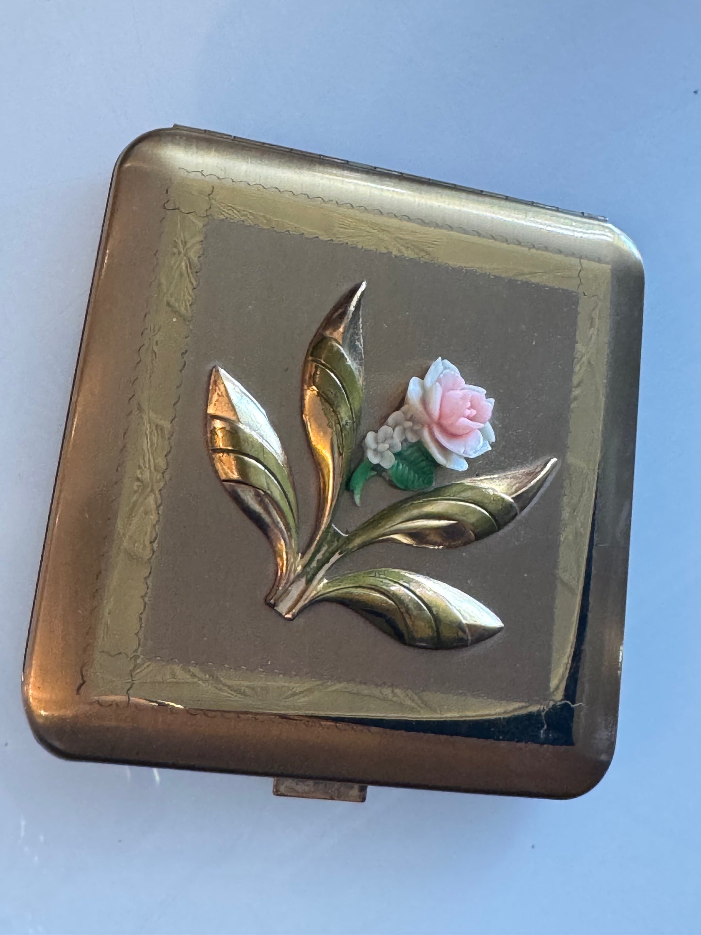 1950s beautiful DORSET REX makeup compact with raised flower design