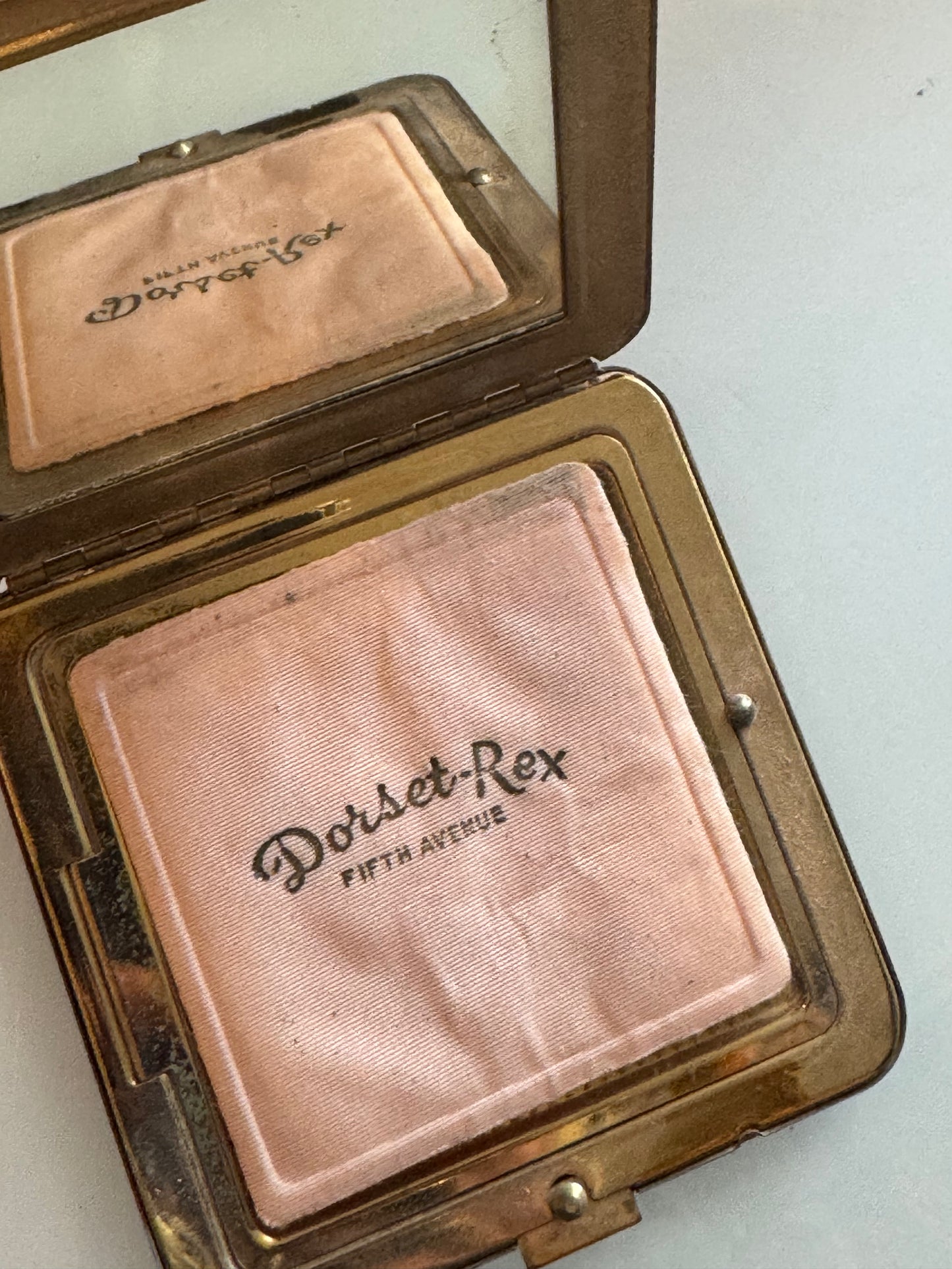 1950s beautiful DORSET REX makeup compact with raised flower design