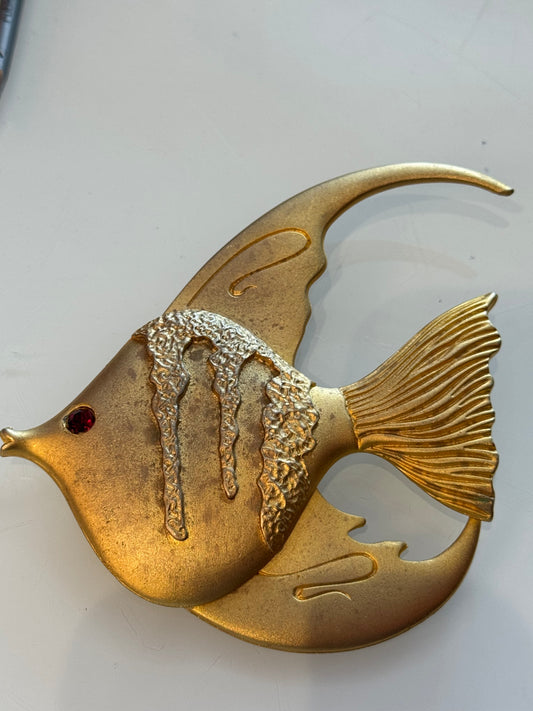 Adorable jumbo 1980s angelfish pendant with red rhinestone eye. Edit to any chain or choker for a fabulous statement piece.