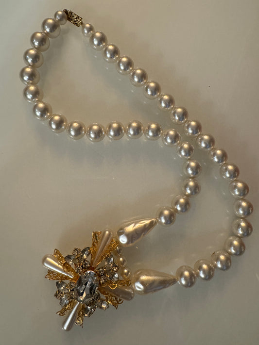 Vintage pearl necklace with pearl and rhinestone pendant. Pendant can also be worn as a brooch