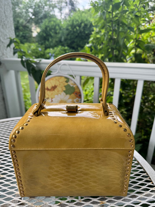 Beautiful 1970s mustard, yellow leather box top handle handbag with original mirror and coin purse. In beautiful condition.