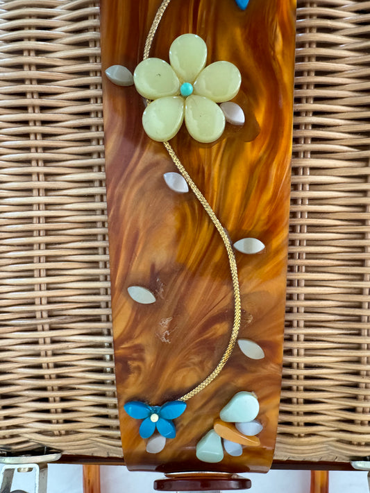 Vintage tan wicker bag with lucite top and flower detail