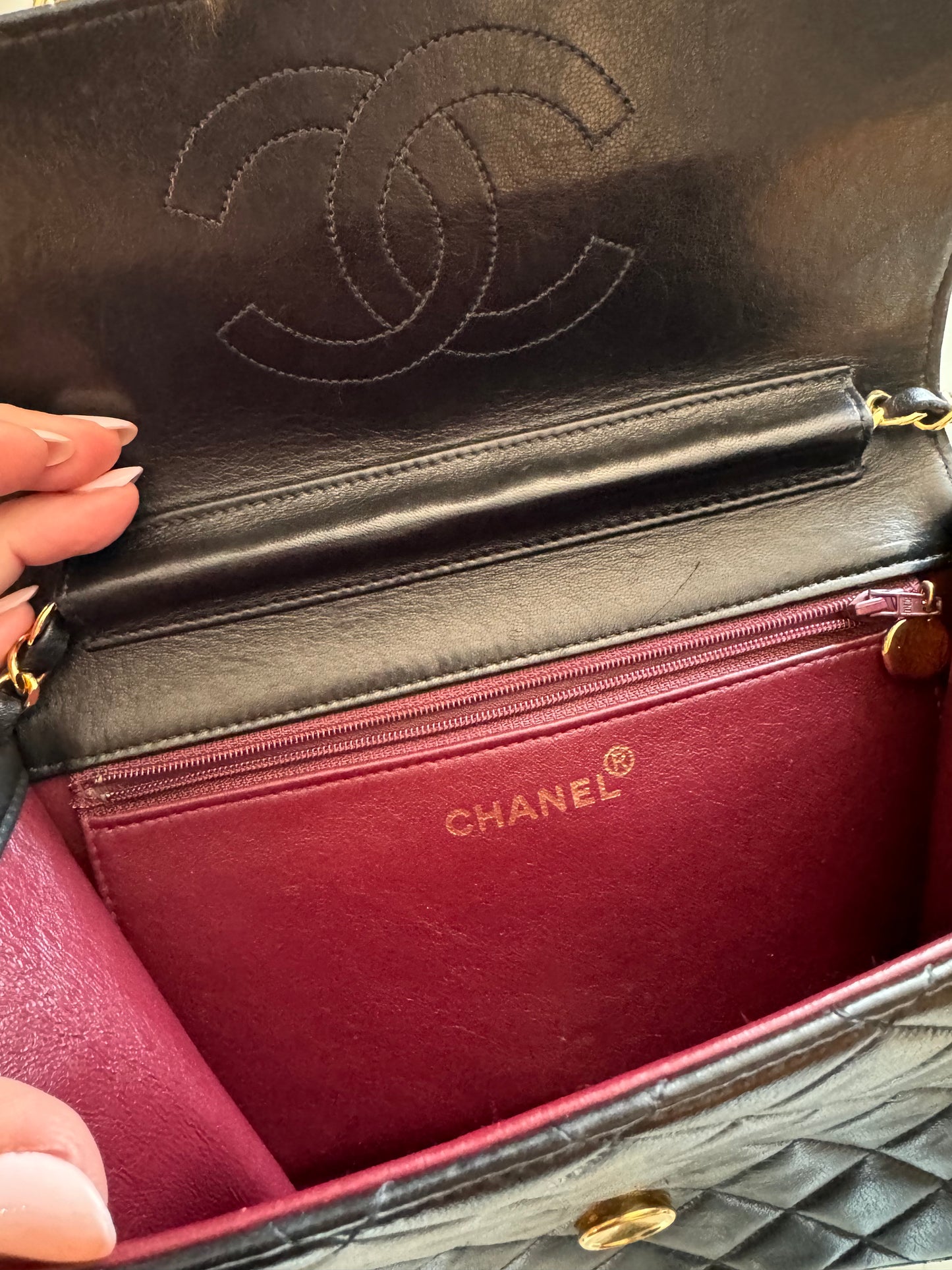 Vintage Chanel Black lambskin shoulder strap