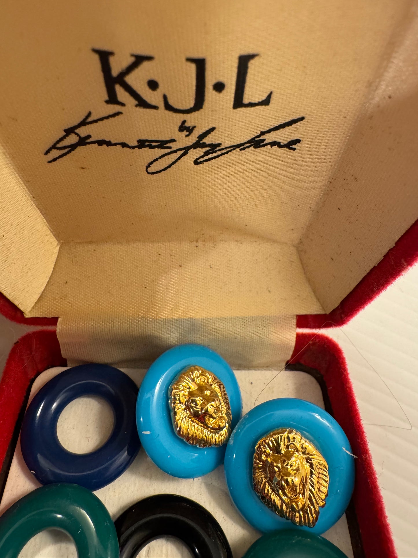 WOW! KJL by Kenneth J Lane interchangeable lion pierced earrings. Comes with 5 colors