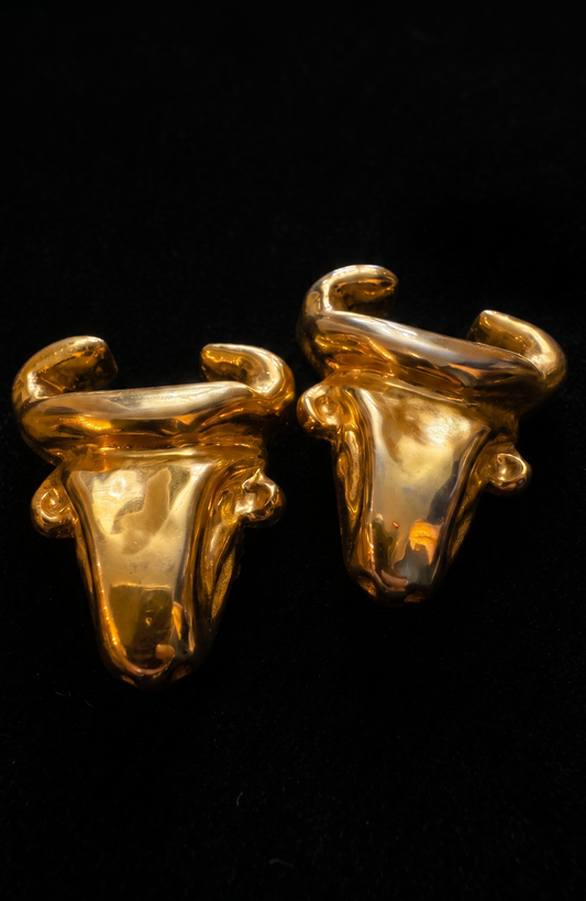 Vintage CHRISTIAN LACROIX massive clip on 3D bull earrings. Light weight hollow.
Cartouche missing.