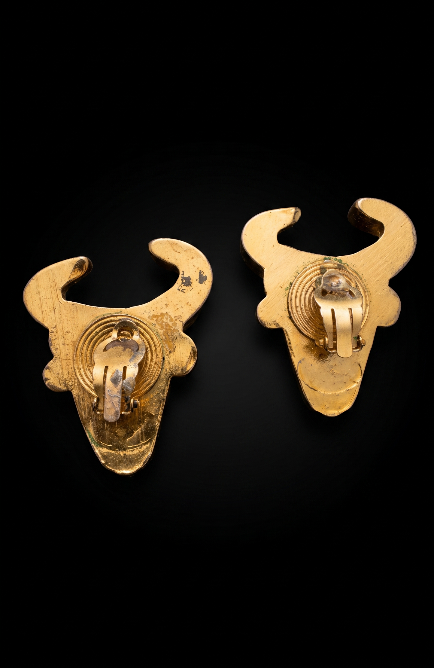 Vintage CHRISTIAN LACROIX massive clip on 3D bull earrings. Light weight hollow.
Cartouche missing.