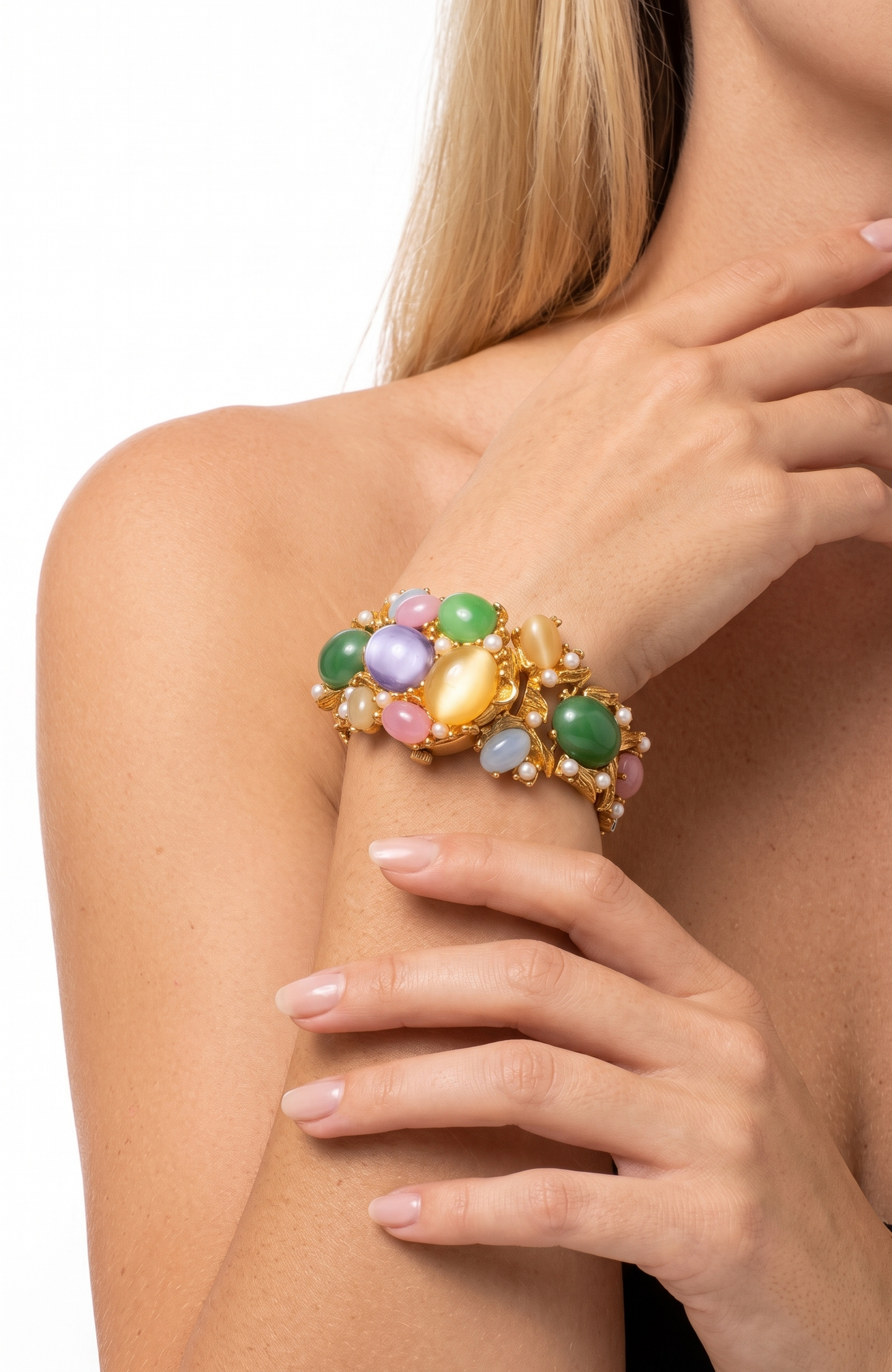 Vintage 1970s pastel cabachon bracelet. But guess what there's a secret watch. Does it work? That is the question ❤️