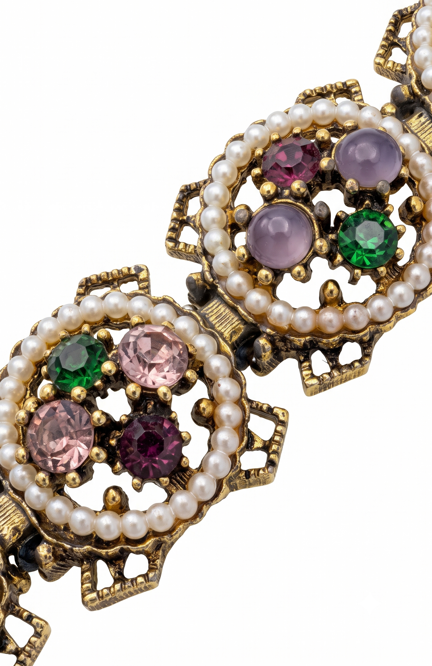 Beautiful 1950s pearl and rhinestone bracelet set in gold tone. Found in Paris