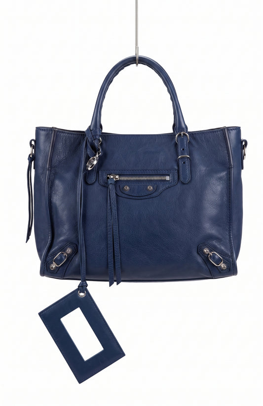 BALENCIAGA
Classic City Mini Bag
Navy Blue Leather
Silver-Tone Hardware