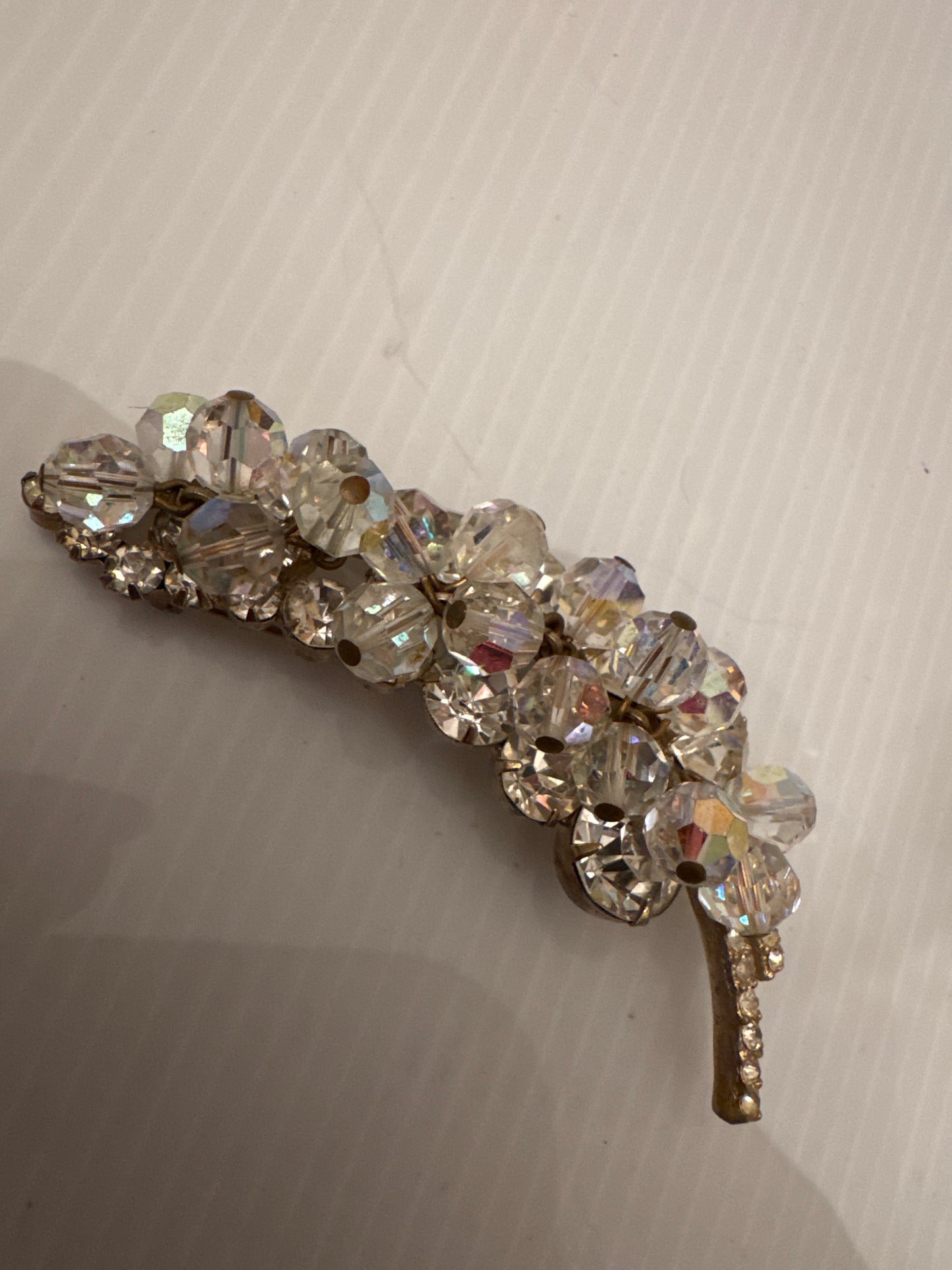Beautiful dangle 1950s rhinestone leaf brooch