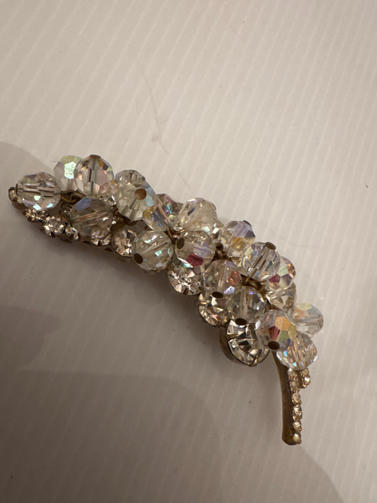 Beautiful dangle 1950s rhinestone leaf brooch