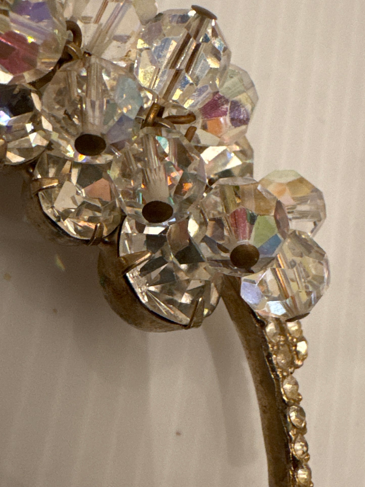 Beautiful dangle 1950s rhinestone leaf brooch